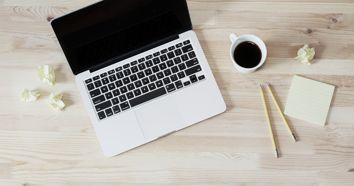 Month-to-month vs retainer marketing contract comparison